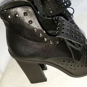 HOLIDAY SALE!!! LAST ONE LEFT - Women's Leather Open-Toe Shoes